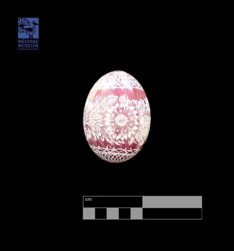 Vyškrabávaná světle fialová kraslice